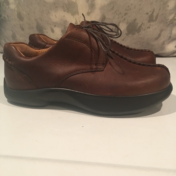 Earth Shoes - COMFORTABLE BROWN EARTH SHOES SIZE 7